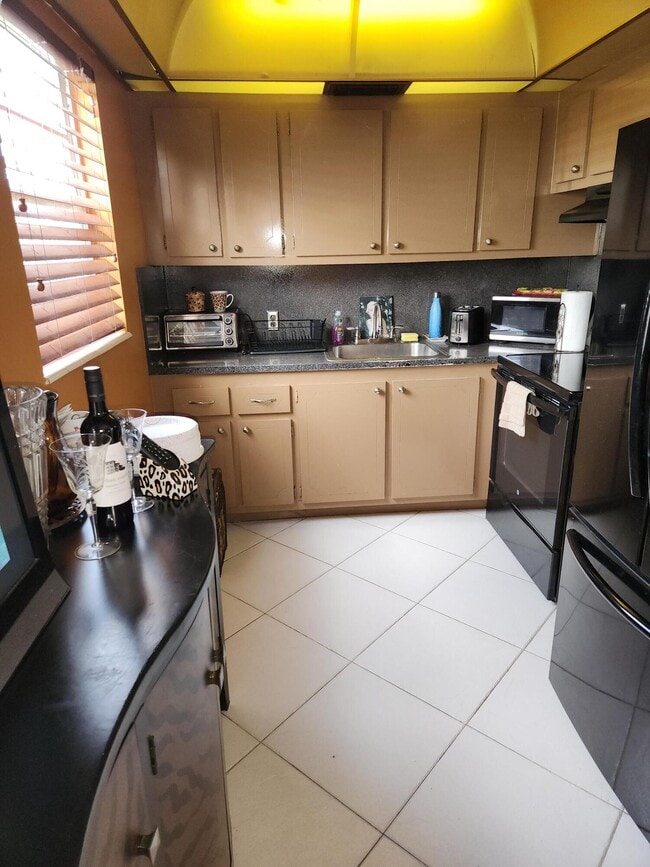 Building Photo - 113 Mansfield C