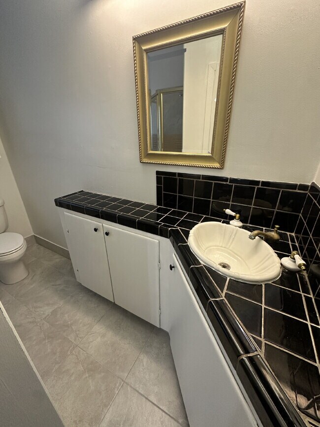 Foto del edificio - "Charming 1-Bedroom Studio on Berry Street – Cozy 450 Sq Ft in Lemon Grove!"