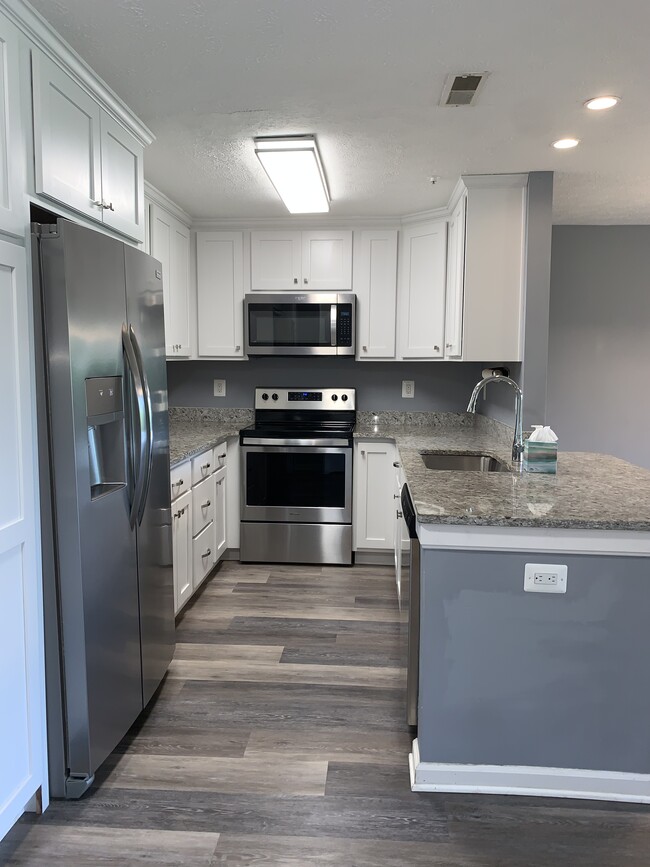 Building Photo - 4622 Deepwood Ct