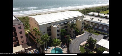 Building Photo - 5050 Ocean Beach Blvd