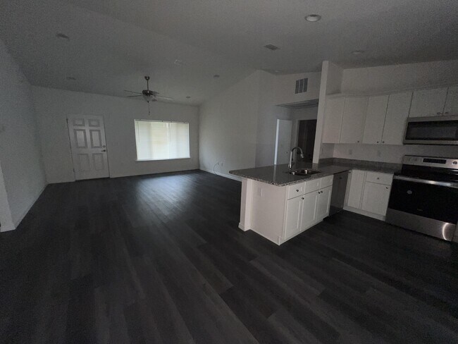 Foto del edificio - 9 Maple Dr