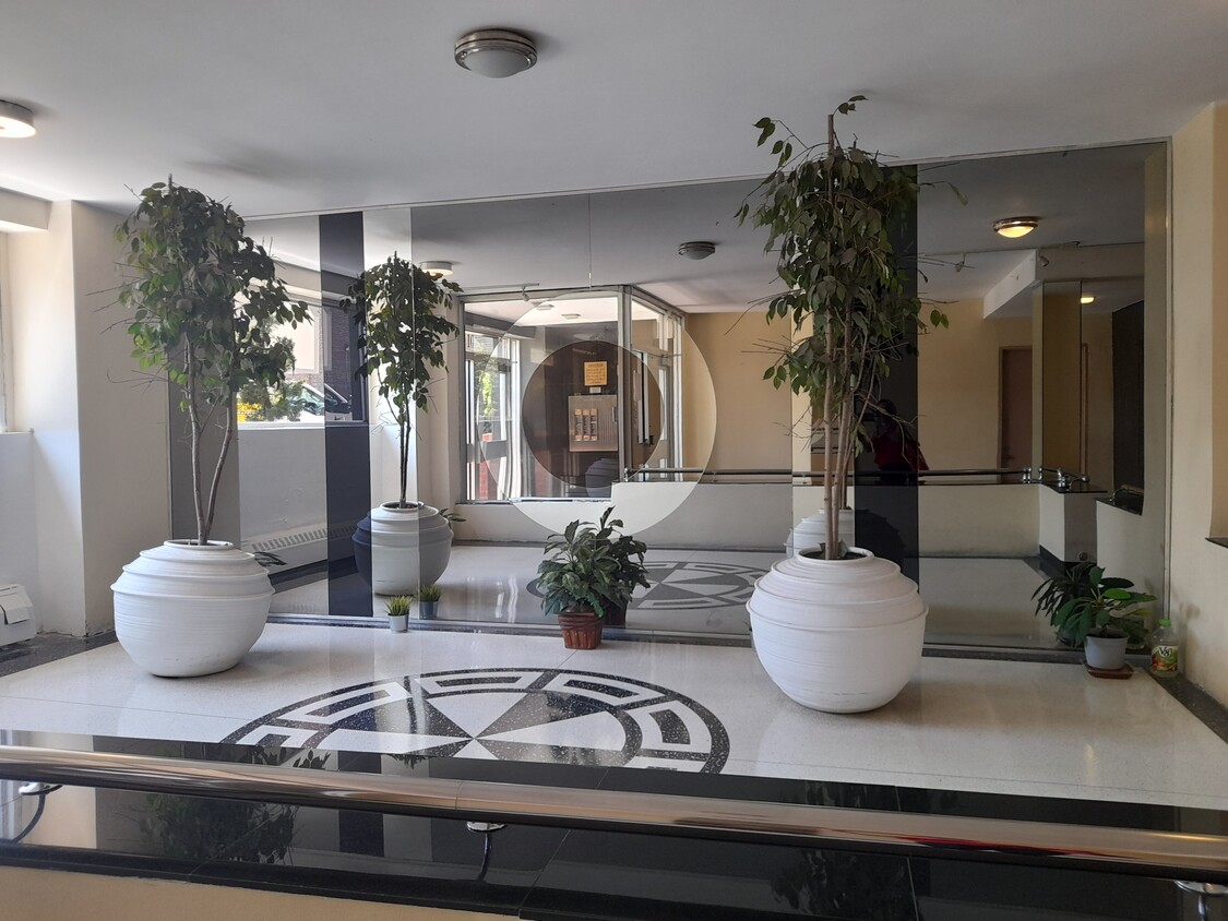 Foto principal - 1075 Sheepshead Bay Rd