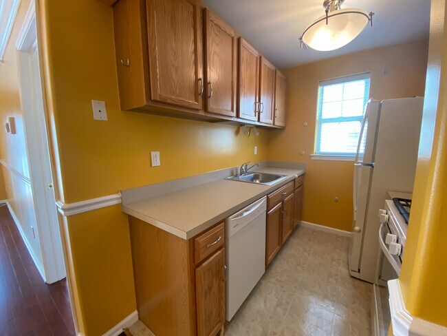 Foto del edificio - 6608 Seaspray Ave
