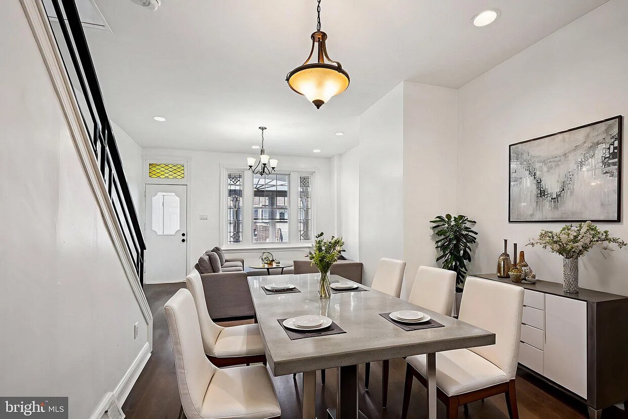 Primary Photo - Modern 3-Bedroom Home Near University City...