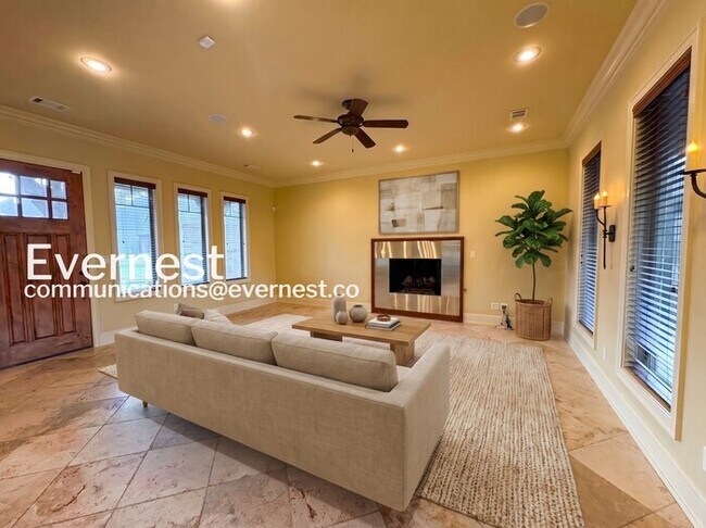 Foto del edificio - 3 Bed/2 Bath Home with Fenced Yard & Garage / Pet-Friendly / Available Now!