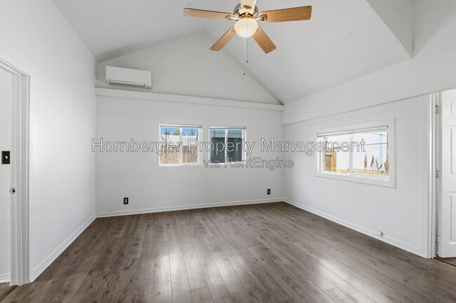 Building Photo - 1103 E Joseph Ave