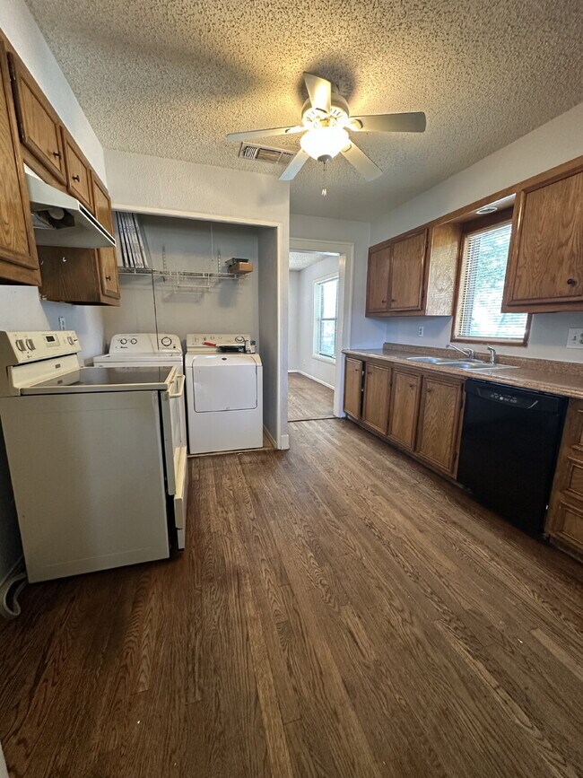 Building Photo - Pre-Leasing for Summer/Fall 2026 - Close to Texas Tech University and Downtown