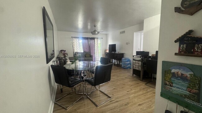 Foto del edificio - 636 NW 13th St
