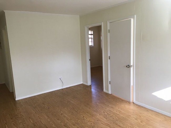 Building Photo - Updated 2 Bedroom Unit in Shalimar
