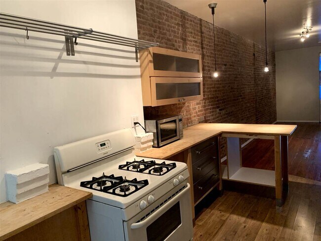 Foto del edificio - 167 Columbus Dr