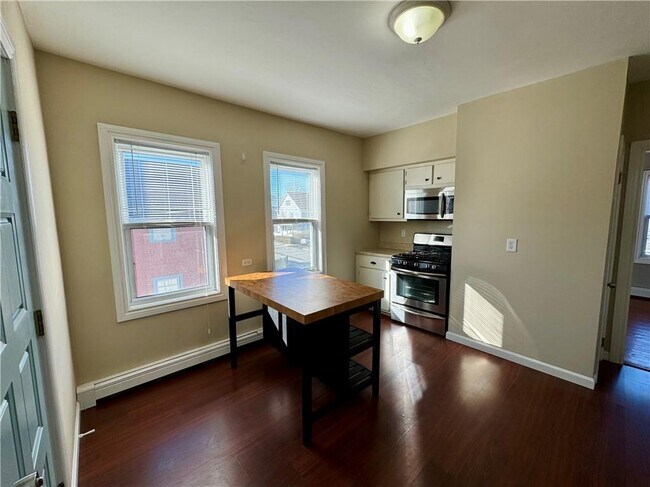 Building Photo - 14 Doran Ave