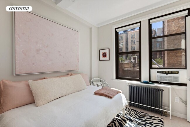 Foto del edificio - 24 W 69th St