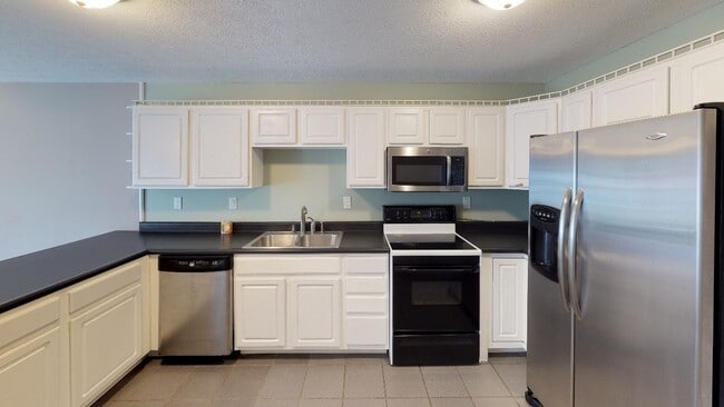 Foto del edificio - $995 PER BEDROOM! 3BR/2BA Condo Near UTK, ...