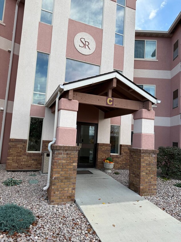 Foto principal - * MOVE-IN SPECIAL * 2-bedroom Condo for re...