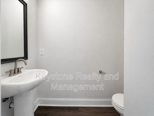 Building Photo - 1201 Woodland Vly Ln