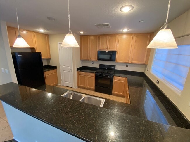 Foto del edificio - Beautiful 3 bed/2.5 bath home located in H...