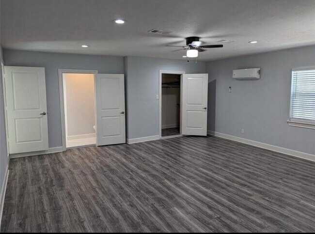 Foto del edificio - 8230 Homewood Ln