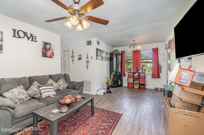 Building Photo - 3 br, 1 bath House - 1172 Wild Rose Dr NE