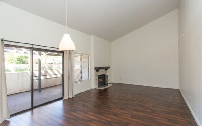 Foto del edificio - Renovated 3 bedroom 2 bath condo