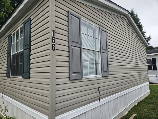 Foto del edificio - 166 Lynnwood Cir