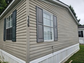 Building Photo - 166 Lynnwood Cir