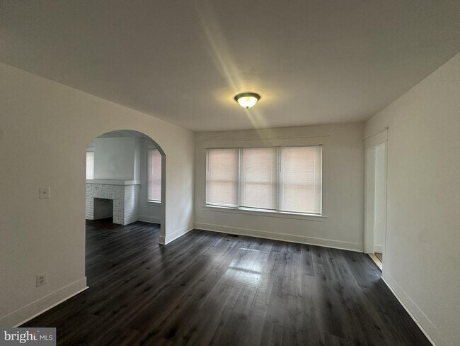 Building Photo - 1613 Edgmont Ave