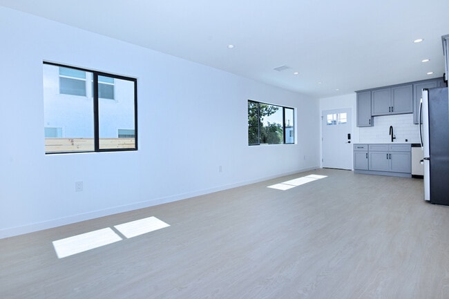 Building Photo - 3416 Bellevue Ave