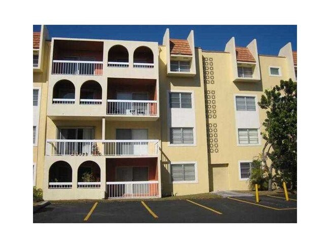 7865 Camino Real Unit 420 Miami Fl 33143 Condo For Rent In Primary Photo 7865 Camino Real