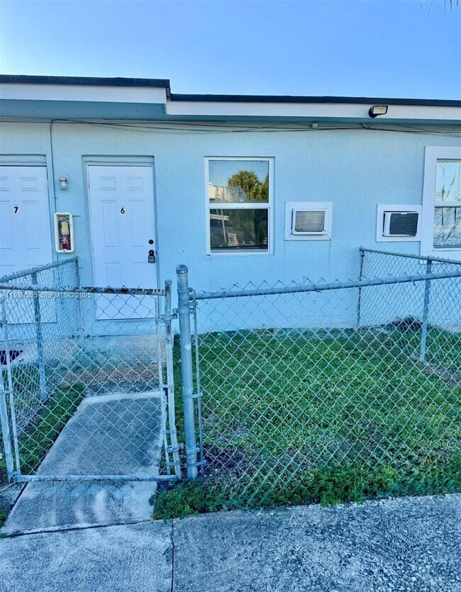 Foto del edificio - 4404 SW 22nd St