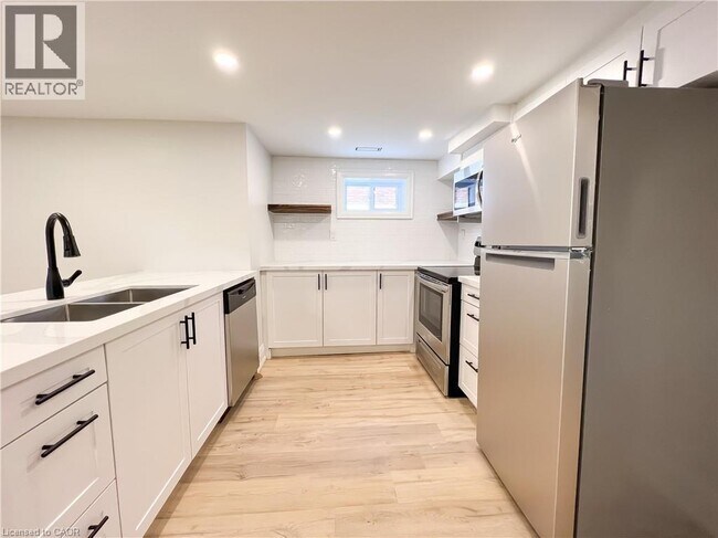 Photo du bâtiment - 447 E 13th St