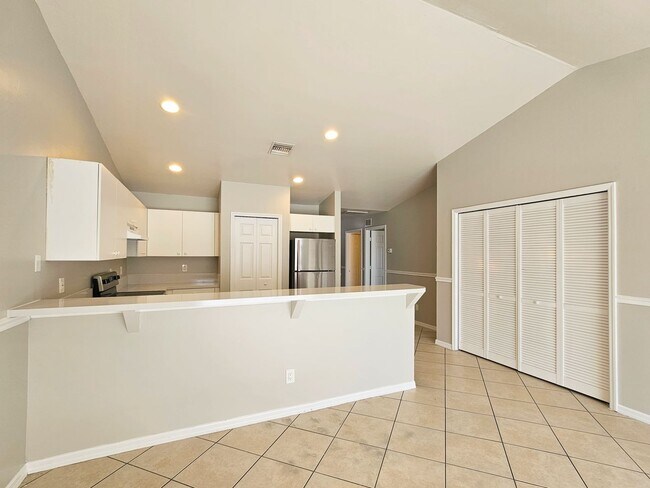 Building Photo - Well-maintained 3BR & 2BA w/1- car garage attached Duplex