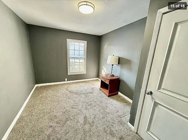 Foto del edificio - 1484 E Clay St