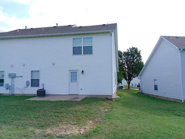 Building Photo - 3519 La Mesa Dr