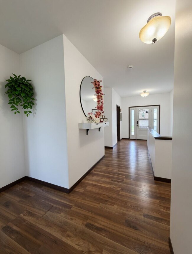 Foto del edificio - Awesome 4Bed 3Bath Home in Watertown!