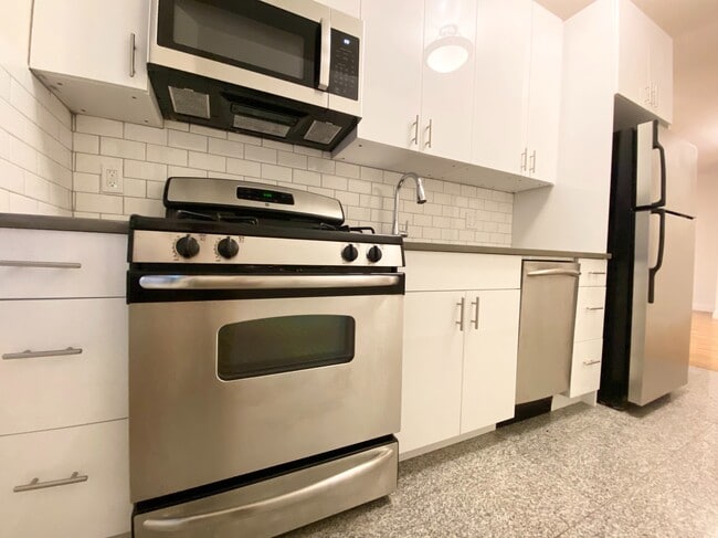Building Photo - 282 Cabrini Blvd