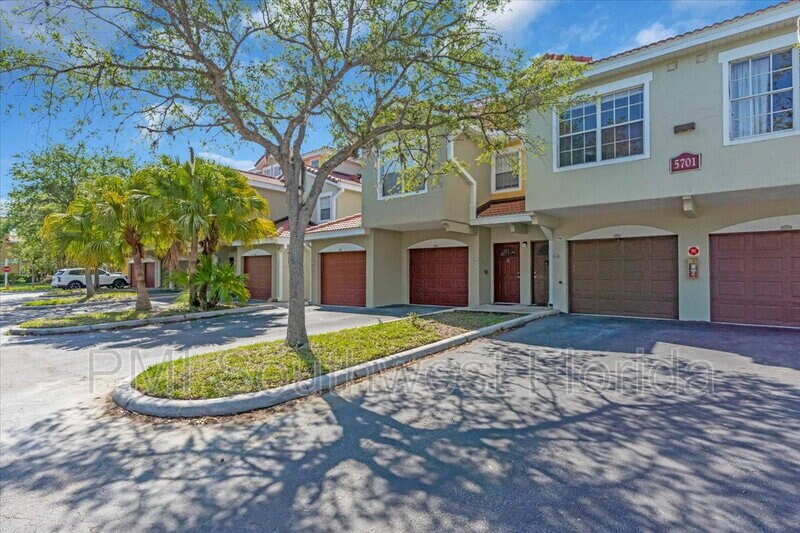 Foto principal - 5701 Bentgrass Dr
