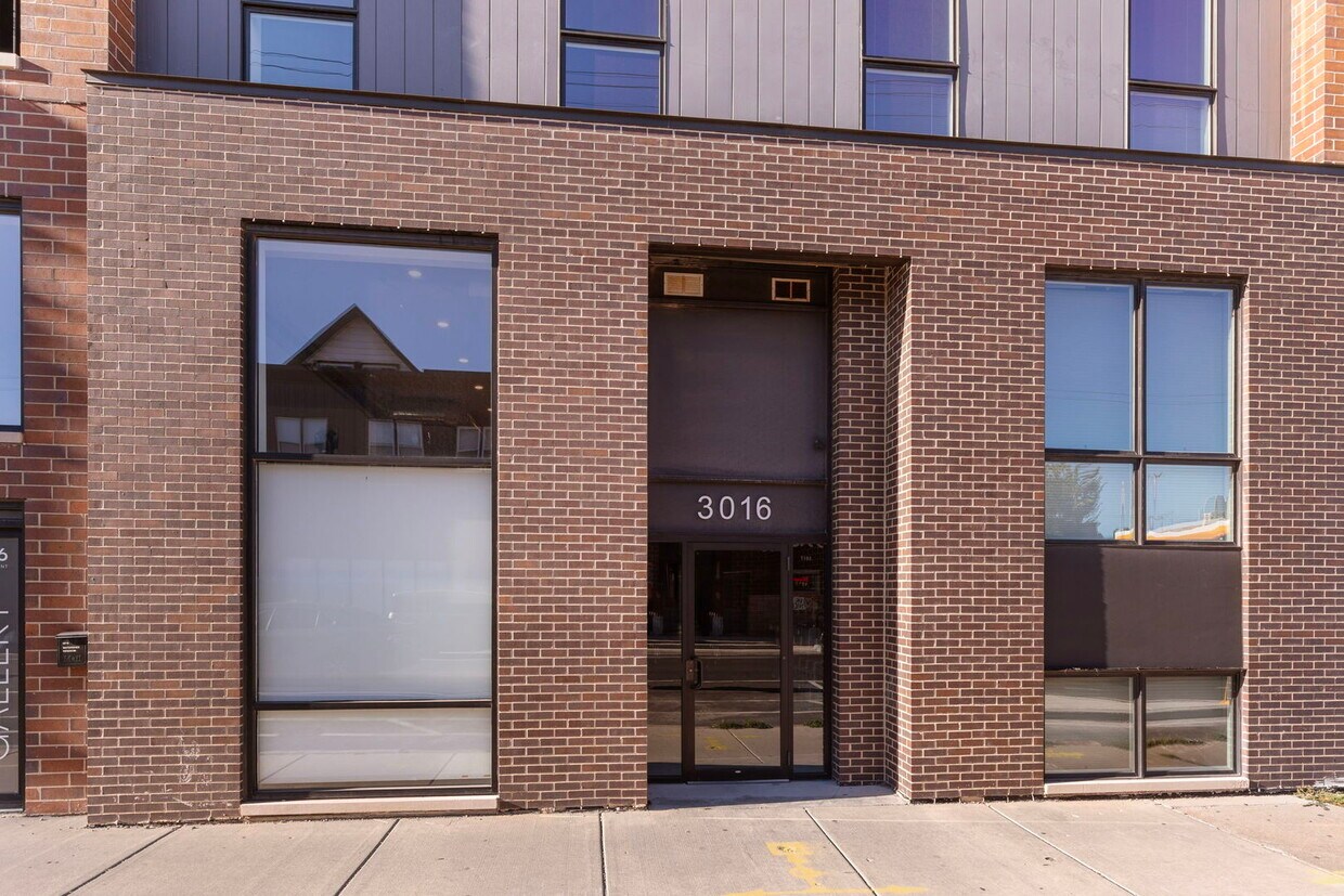 Primary Photo - 3016 W Belmont Ave