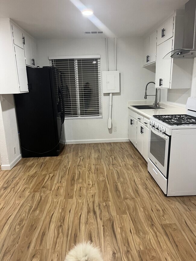 Foto del edificio - 5120 W Lamona Ave