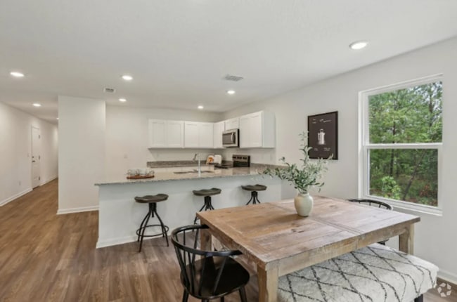 Building Photo - 1044 Clifton Ct