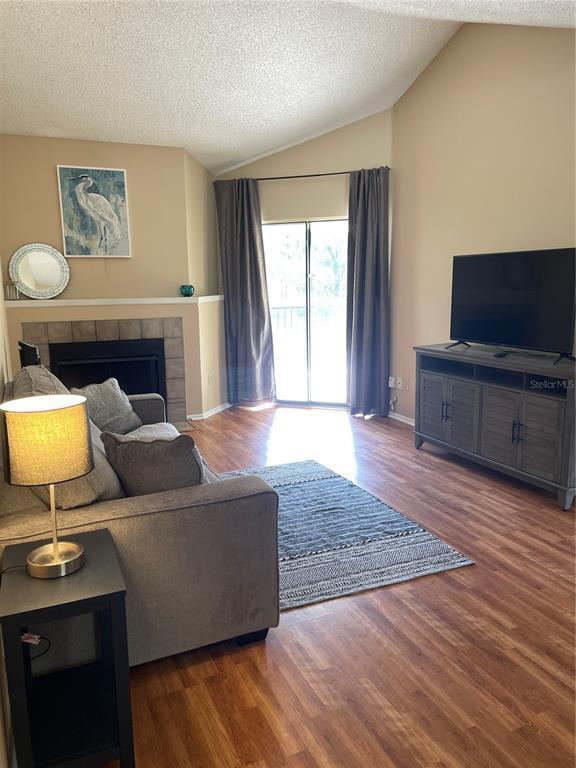 Foto del edificio - 8752 Mallard Reserve Dr