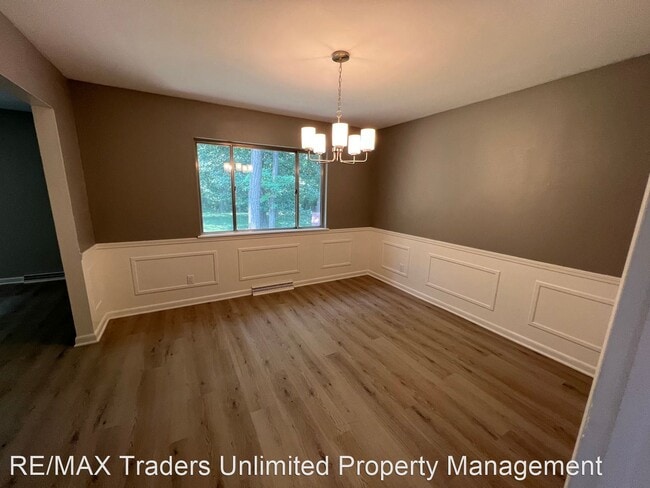 Building Photo - 4 br, 2.5 bath House - 9019 N Locust Ln