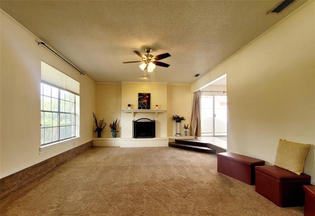 Building Photo - 2724 Golfing Green Dr