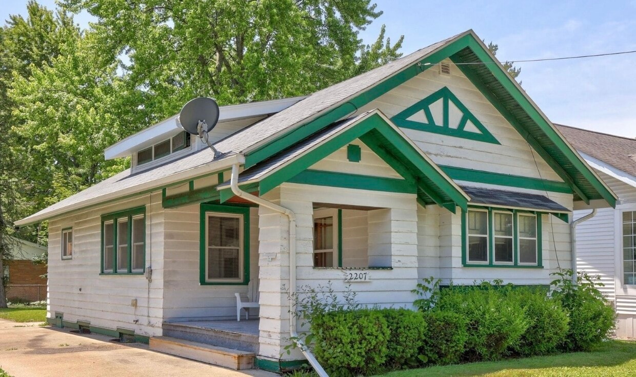 Foto principal - 2207 W Genesee Ave