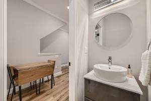 Foto del edificio - 4332 Falls Rd