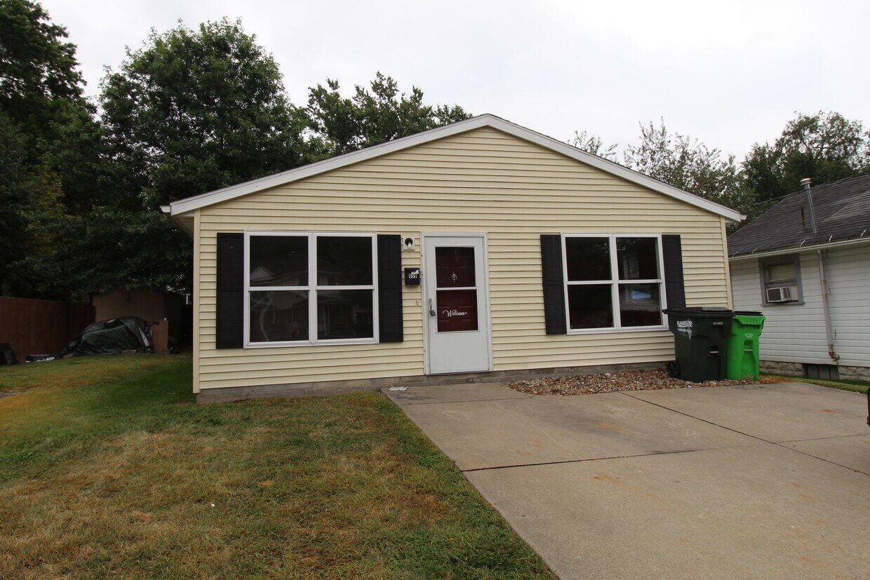 Foto principal - Three bedroom home