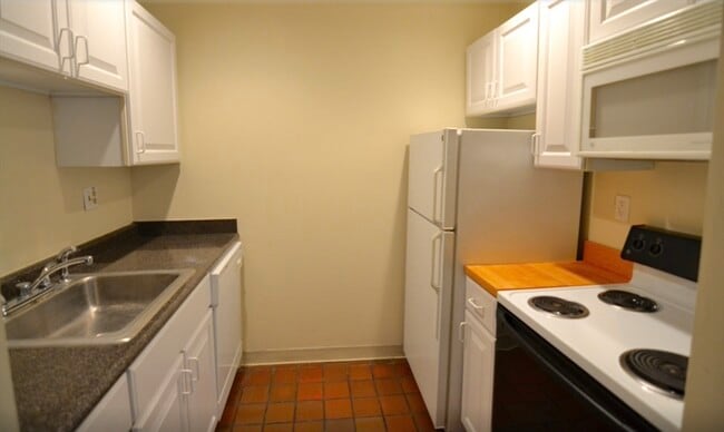 Building Photo - 56 Saint Germain St