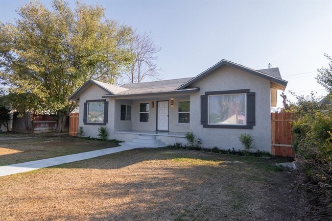 Building Photo - Dinuba House For Rent