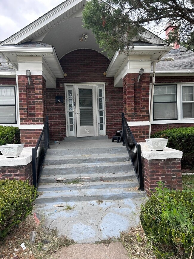 Building Photo - 725 N 39th St
