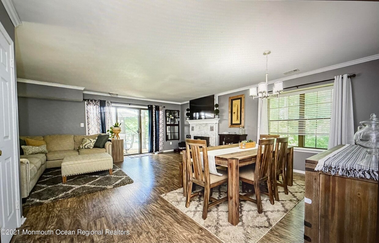 24 Balmoral Ct, Matawan, NJ 07747 Condo for Rent in Matawan, NJ