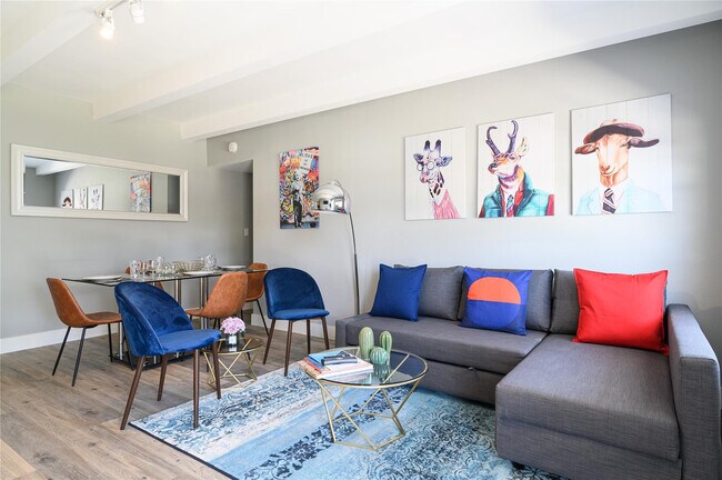 Foto del edificio - 1020 N Victoria Park Rd